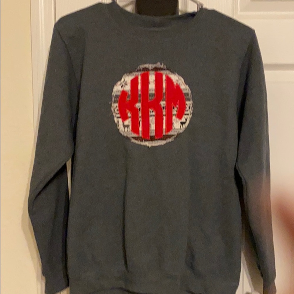 Gray sweatshirt